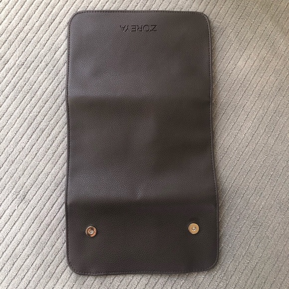 3/$20 Zoreya Brush Case - Picture 3 of 3